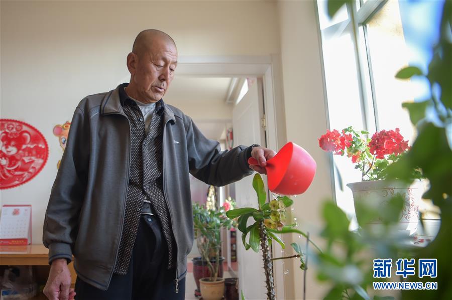 （全面建成小康社會&ldquo;百城千縣萬村調(diào)研行&rdquo;&middot;圖文互動）（1）&ldquo;麻煩村&rdquo;變形記&mdash;&mdash;內(nèi)蒙古白青堯村的多彩生活