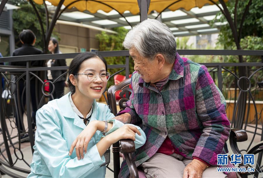 （新華全媒頭條&middot;五中全會精神在基層&middot;圖文互動）（3）奮發(fā)新青年　逐夢新征程&mdash;&mdash;各地青年學(xué)習(xí)貫徹落實(shí)五中全會精神觀察