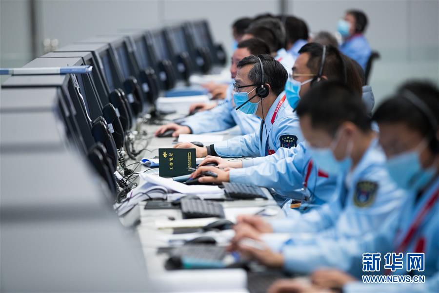 (嫦娥五號探月)(8)嫦娥五號探測器實施動力下降并成功著陸