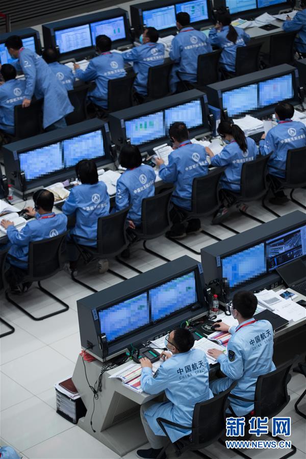 (嫦娥五號探月)(10)嫦娥五號探測器實施動力下降并成功著陸