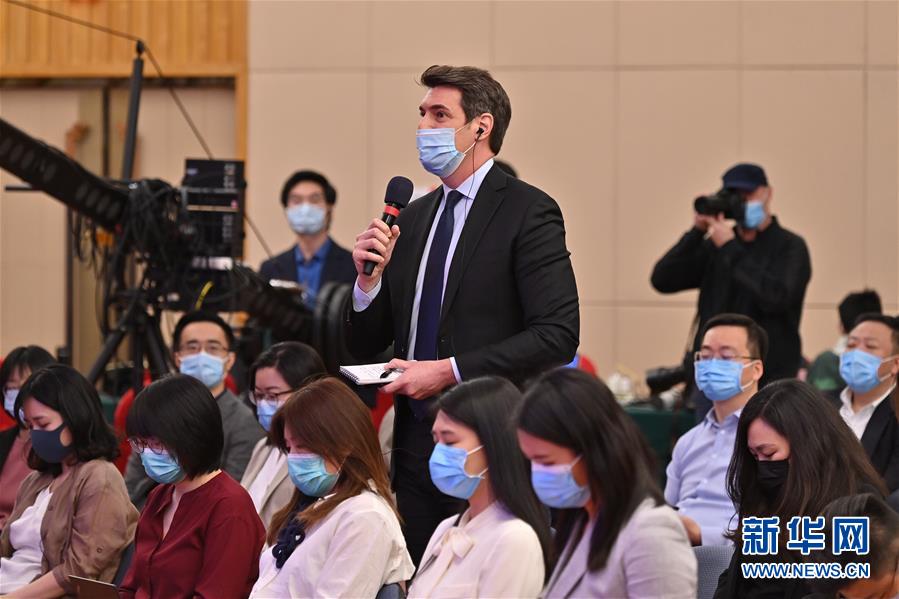 （兩會(huì)&middot;XHDW）（13）國務(wù)委員兼外交部長王毅回答中外記者提問