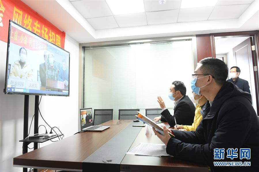 （新華全媒頭條&middot;圖文互動(dòng)）（18）從人民中汲取磅礴力量&mdash;&mdash;習(xí)近平總書記同出席2020年全國(guó)兩會(huì)人大代表、政協(xié)委員共商國(guó)是紀(jì)實(shí)