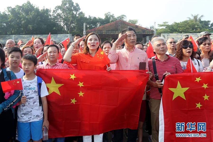 （圖文互動）（1）&ldquo;我和我的祖國，一刻也不能分割&rdquo;&mdash;&mdash;解放軍駐香港部隊與市民共同慶祝國慶70周年見聞