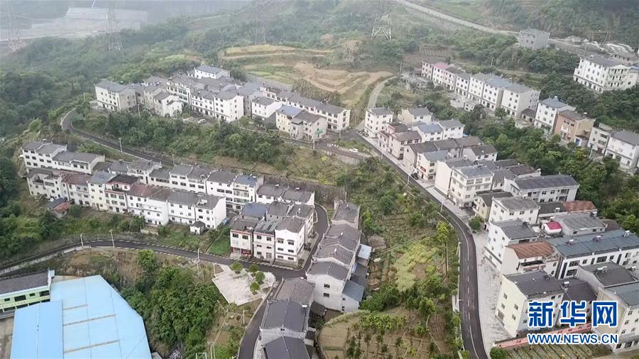 （新華全媒頭條&middot;圖文互動(dòng)）（3）情系人民 心牽創(chuàng)新&mdash;&mdash;習(xí)近平總書(shū)記考察湖北回訪(fǎng)記