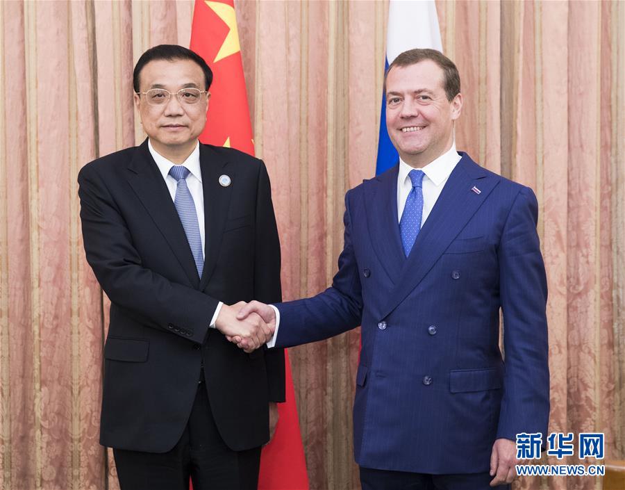 (時(shí)政)李克強(qiáng)會(huì)見(jiàn)俄羅斯總理梅德韋杰夫