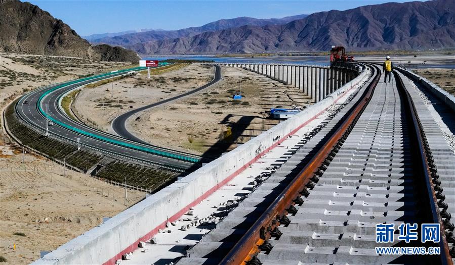 （兩會前夕看落實(shí)&middot;圖文互動）（3）格?；ㄩ_ 幸福路寬&mdash;&mdash;西藏落實(shí)習(xí)近平總書記全國兩會重要講話精神紀(jì)實(shí)