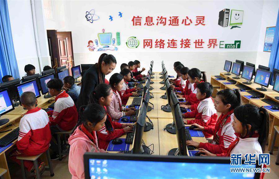 （新華全媒頭條&middot;圖文互動）（8）上下同心再出發(fā)&mdash;&mdash;習(xí)近平總書記同出席2019年全國兩會人大代表、政協(xié)委員共商國是紀(jì)實(shí)