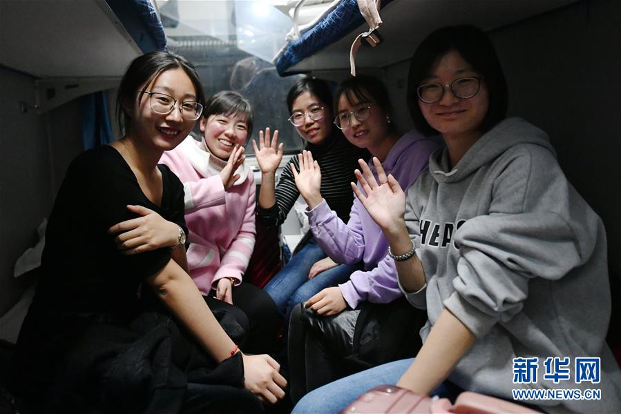 (新華全媒頭條·圖文互動(dòng))(2)凝心鑄師魂 立德育新人——以習(xí)近平同志為核心的黨中央關(guān)心教師隊(duì)伍建設(shè)紀(jì)實(shí)