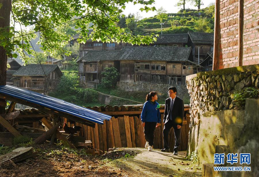 (新華全媒頭條·圖文互動(dòng))(8)凝心鑄師魂 立德育新人——以習(xí)近平同志為核心的黨中央關(guān)心教師隊(duì)伍建設(shè)紀(jì)實(shí)