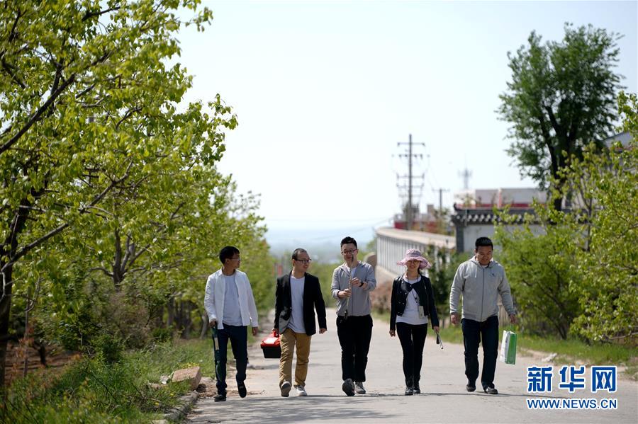 （在習近平新時代中國特色社會主義思想指引下&mdash;&mdash;新時代新作為新篇章&middot;總書記關心的百姓身邊事&middot;圖文互動）（5）&ldquo;農(nóng)&rdquo;字頭照樣&ldquo;大&rdquo;作為&mdash;&mdash;豐收時節(jié)看涉農(nóng)高校人才在希望的田野