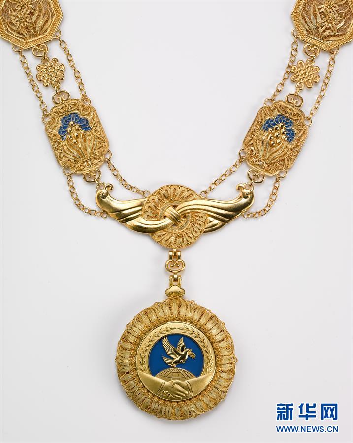 (時(shí)政)(3)中華人民共和國(guó)國(guó)家勛章和國(guó)家榮譽(yù)稱號(hào)頒授儀式將隆重舉行