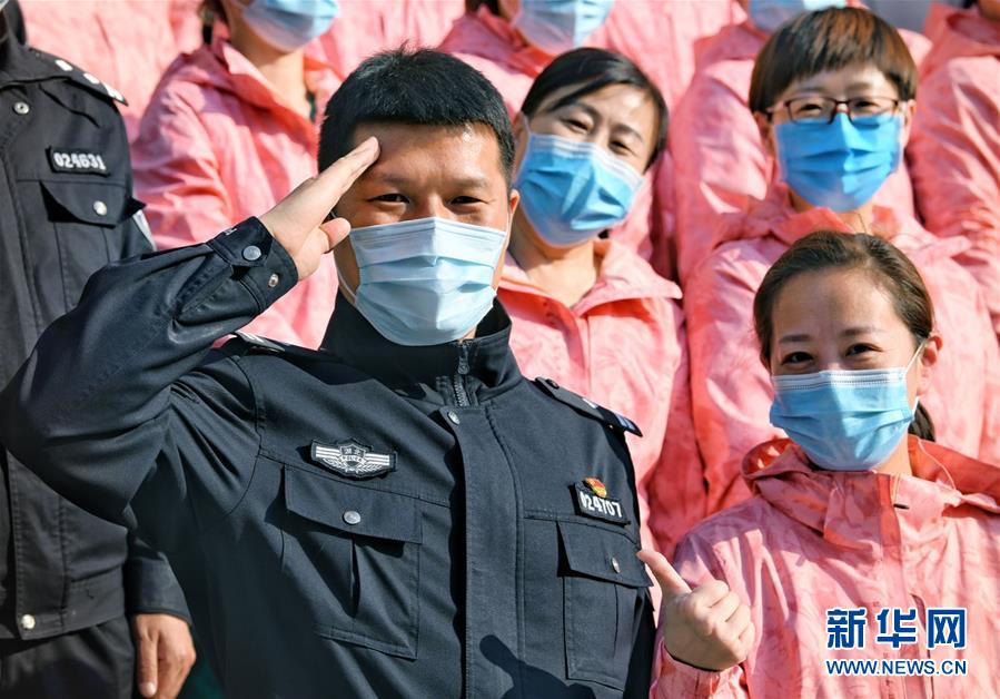 （習(xí)近平致敬的戰(zhàn)&ldquo;疫&rdquo;英雄&middot;公安干警篇&middot;圖文互動(dòng)）（1）他們，抗疫一線鑄警魂