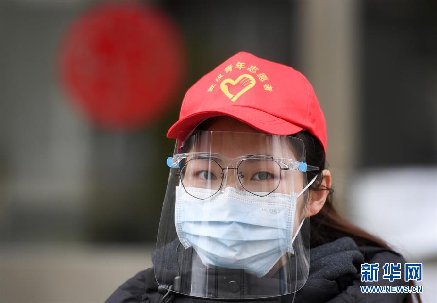 （習(xí)近平致敬的戰(zhàn)&ldquo;疫&rdquo;英雄&middot;志愿者篇&middot;圖文互動）（4）他們，微光成炬照征程