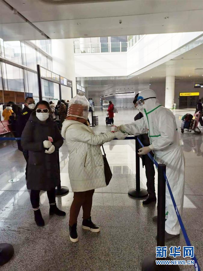 （習(xí)近平致敬的戰(zhàn)&ldquo;疫&rdquo;英雄&middot;志愿者篇&middot;圖文互動）（8）他們，微光成炬照征程