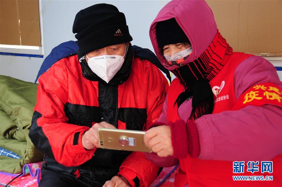 （習(xí)近平致敬的戰(zhàn)&ldquo;疫&rdquo;英雄&middot;志愿者篇&middot;圖文互動）（9）他們，微光成炬照征程