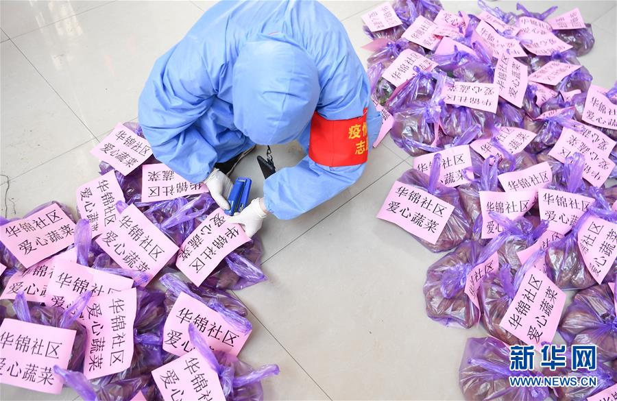 （習(xí)近平致敬的戰(zhàn)&ldquo;疫&rdquo;英雄&middot;志愿者篇&middot;圖文互動）（11）他們，微光成炬照征程