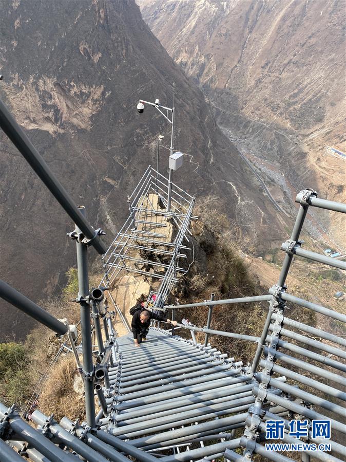 (在習(xí)近平新時(shí)代中國特色社會(huì)主義思想指引下——新時(shí)代新作為新篇章·習(xí)近平總書記關(guān)切事·圖文互動(dòng))(2)啃下最后的硬骨頭——脫貧攻堅(jiān)掛牌督戰(zhàn)進(jìn)行時(shí)