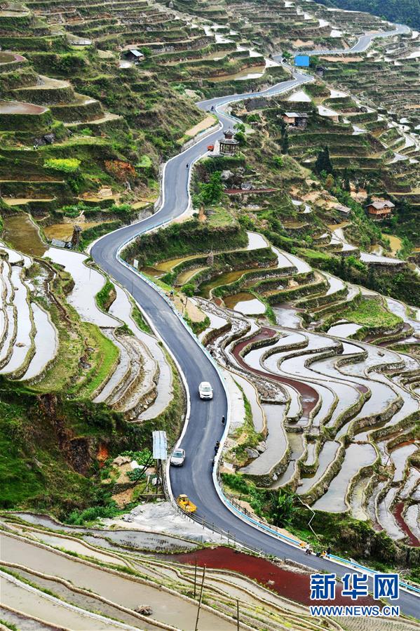 (在習(xí)近平新時(shí)代中國特色社會(huì)主義思想指引下——新時(shí)代新作為新篇章·習(xí)近平總書記關(guān)切事·圖文互動(dòng))(9)啃下最后的硬骨頭——脫貧攻堅(jiān)掛牌督戰(zhàn)進(jìn)行時(shí)