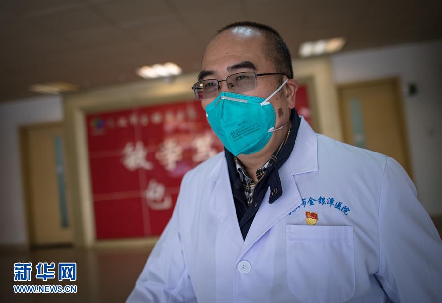 (在習(xí)近平新時(shí)代中國特色社會主義思想指引下——新時(shí)代新作為新篇章·習(xí)近平總書記關(guān)切事·圖文互動(dòng))(3)錘煉意志 輕裝上陣——黨員干部在一線磨礪閃光故事