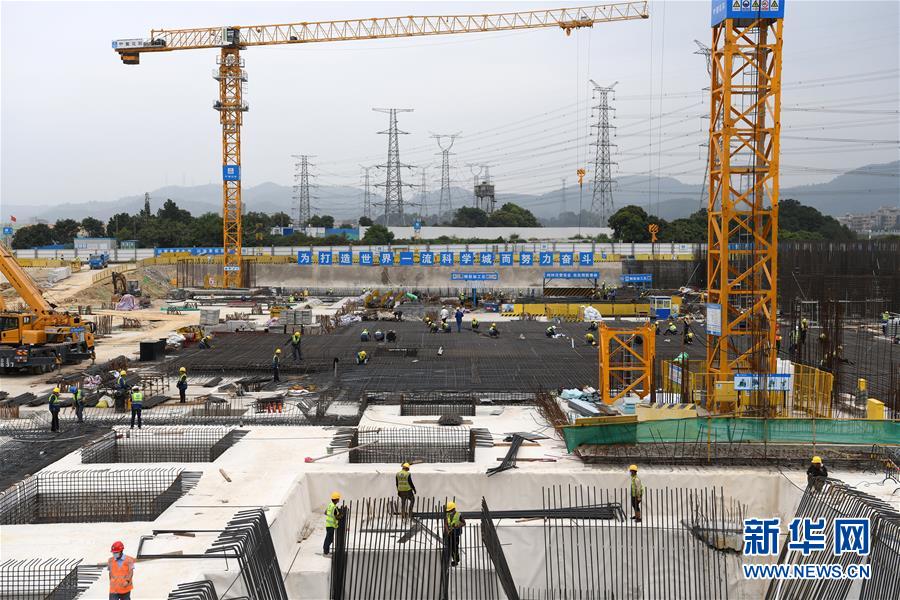 （在習(xí)近平新時(shí)代中國(guó)特色社會(huì)主義思想指引下&mdash;&mdash;新時(shí)代新作為新篇章&middot;習(xí)近平總書記關(guān)切事&middot;圖文互動(dòng)）（6）新機(jī)遇、新引擎&mdash;&mdash;重大工程重大項(xiàng)目建設(shè)新動(dòng)向觀察