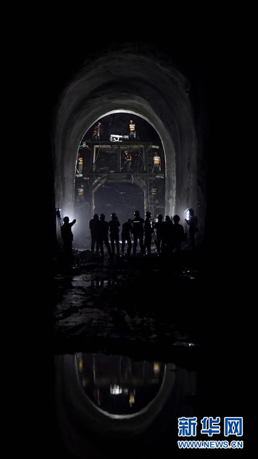 （在習(xí)近平新時(shí)代中國(guó)特色社會(huì)主義思想指引下&mdash;&mdash;新時(shí)代新作為新篇章&middot;習(xí)近平總書記關(guān)切事&middot;圖文互動(dòng)）（7）新機(jī)遇、新引擎&mdash;&mdash;重大工程重大項(xiàng)目建設(shè)新動(dòng)向觀察