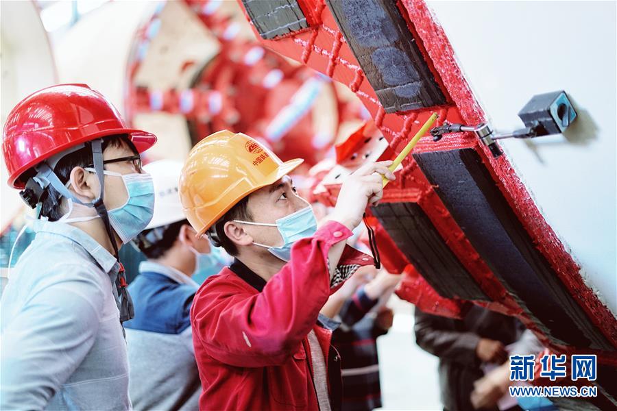 （在習(xí)近平新時(shí)代中國(guó)特色社會(huì)主義思想指引下&mdash;&mdash;新時(shí)代新作為新篇章&middot;習(xí)近平總書記關(guān)切事&middot;圖文互動(dòng)）（1）最有力的支撐，最堅(jiān)決的攀登&mdash;&mdash;記錄奮戰(zhàn)在復(fù)工復(fù)產(chǎn)一線的科技工作者