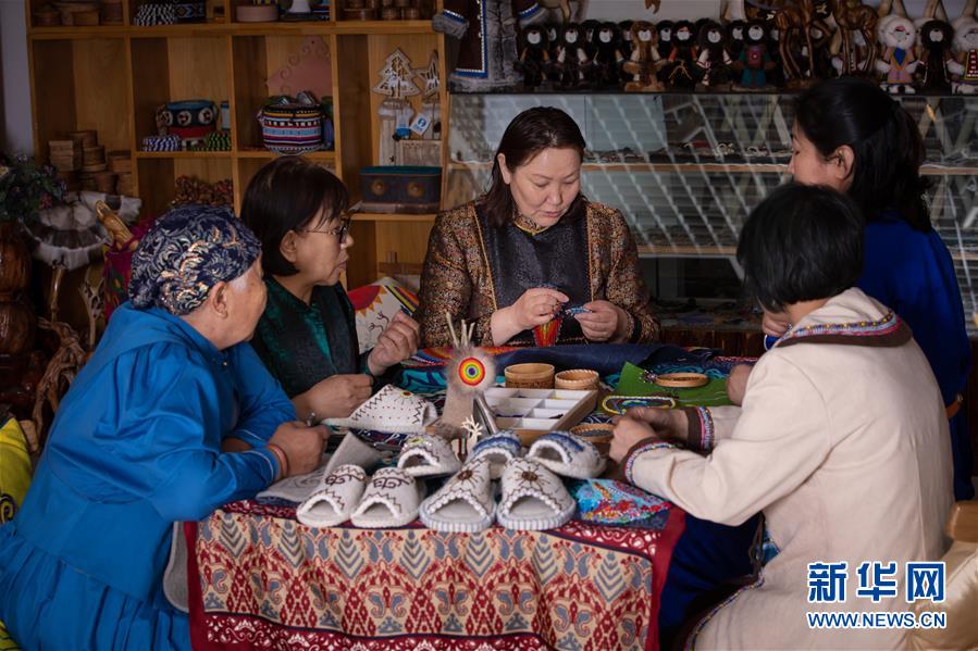 （在習(xí)近平新時代中國特色社會主義思想指引下&mdash;&mdash;新時代新作為新篇章&middot;習(xí)近平總書記關(guān)切事&middot;圖文互動）（2）讓每一個角落都感受到幸福的溫情&mdash;&mdash;人口較少民族在脫貧攻堅大潮中的奮進故事