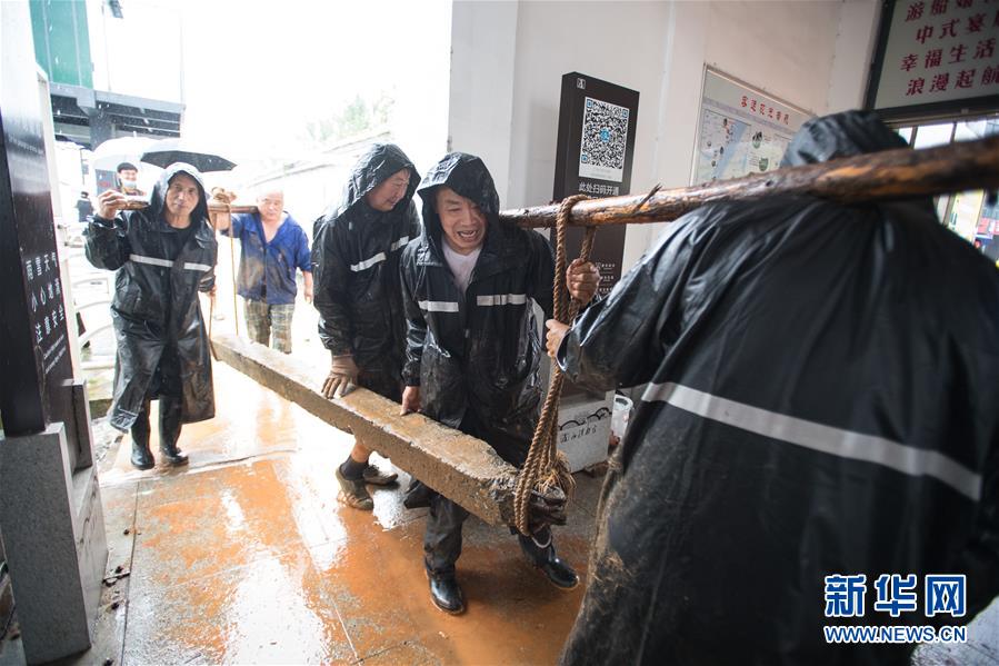（在習(xí)近平新時代中國特色社會主義思想指引下&mdash;&mdash;新時代新作為新篇章&middot;習(xí)近平總書記關(guān)切事&middot;圖文互動）（4）戰(zhàn)疫魔,斗洪魔&mdash;&mdash;湖北全力應(yīng)對防疫、防汛疊加&ldquo;雙考&rdquo;