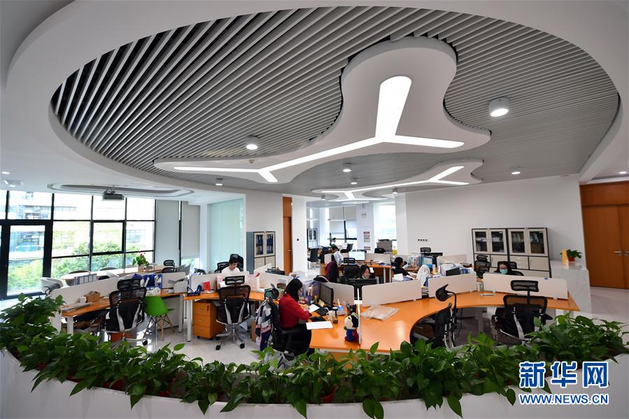 (在習(xí)近平新時代中國特色社會主義思想指引下——新時代新作為新篇章·習(xí)近平總書記關(guān)切事·圖文互動)(4)我家大門常打開——經(jīng)濟特區(qū)全方位對外開放故事