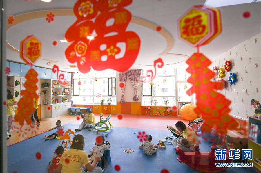 (習(xí)近平的小康故事·新華視界·圖文互動)(5)“讓每個人都有人生出彩的機(jī)會”——習(xí)近平和人民教育的故事