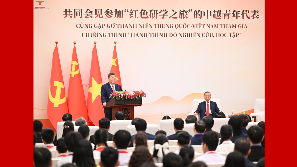 習(xí)近平同蘇林共同會見中越青年代表