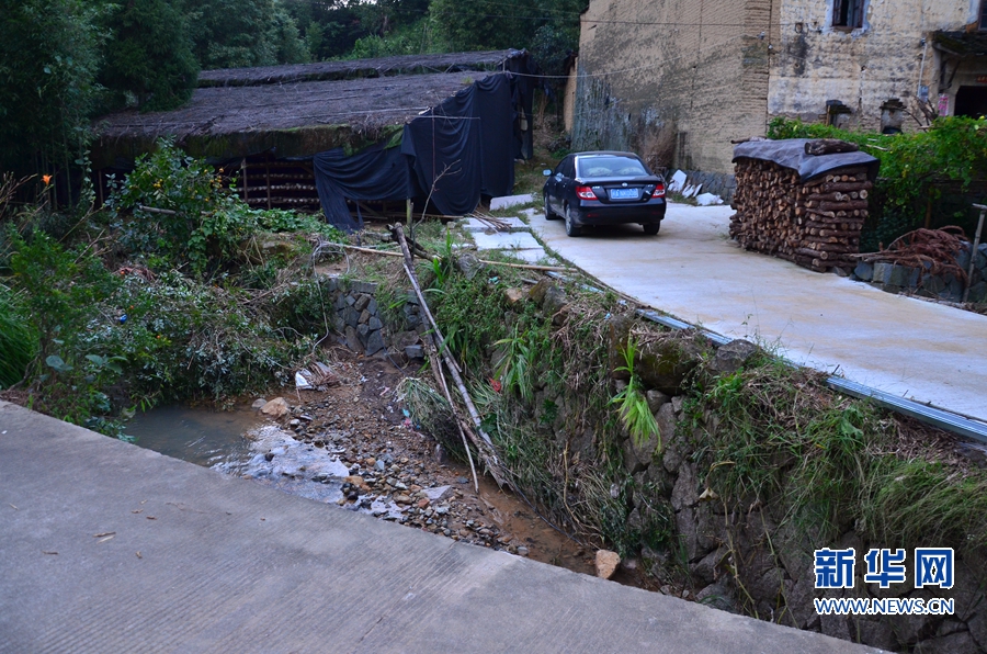 周炳耀有輛二手車，被全村人當(dāng)作&ldquo;公交車&rdquo;