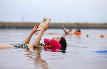 漂浮&ldquo;死海&rdquo; 酷玩一&ldquo;夏&rdquo;