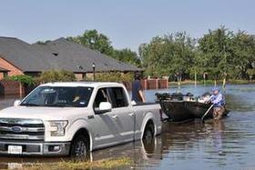 &ldquo;哈維&rdquo;颶風(fēng)中民船救援隊彰顯華人互助力量