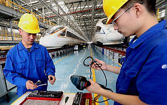 &ldquo;復(fù)興號&rdquo;提速在即 鐵路人保駕護航