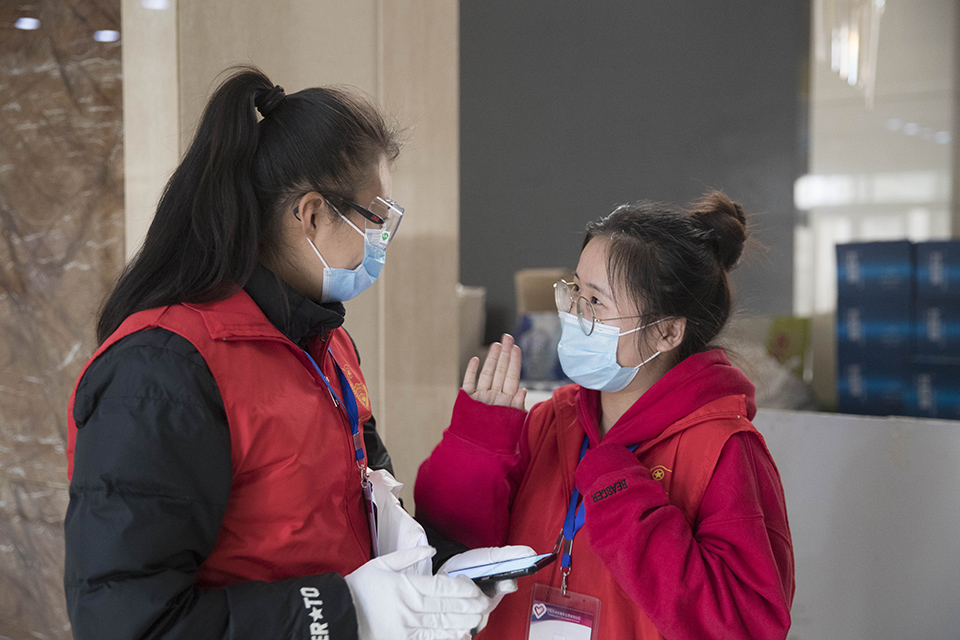 守護(hù)入城口的&ldquo;00后&rdquo;志愿者