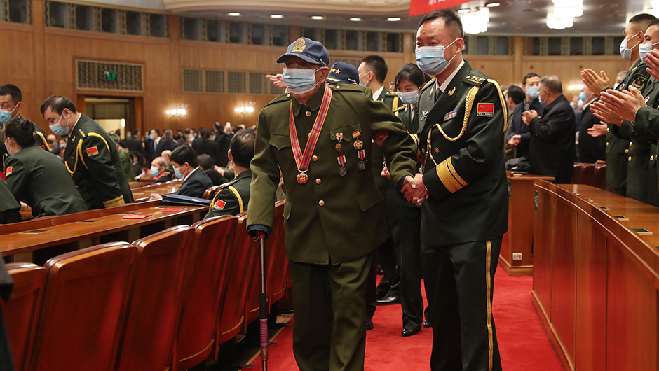 志愿軍老戰(zhàn)士、老同志入場(chǎng)