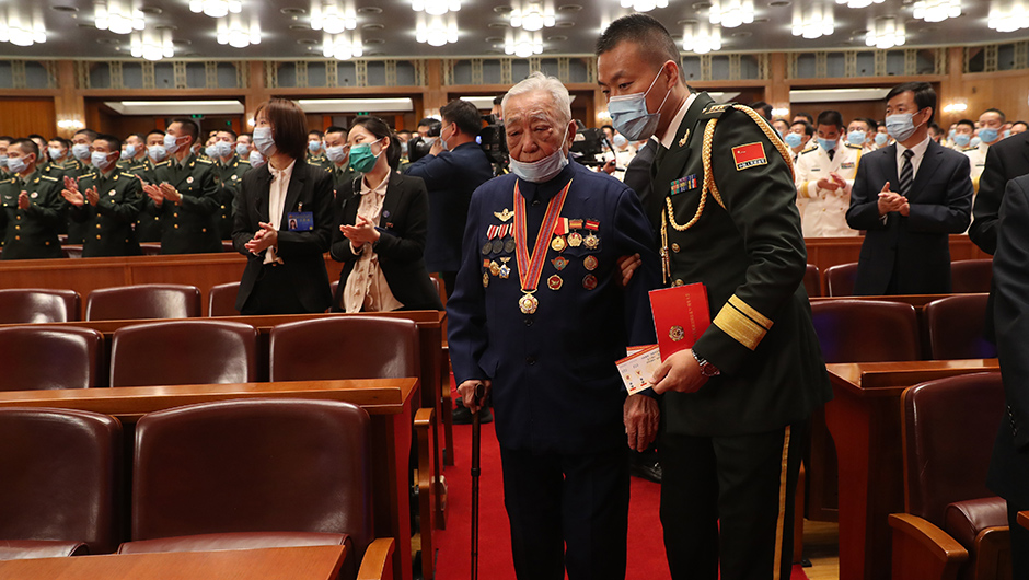 志愿軍老戰(zhàn)士、老同志入場(chǎng)