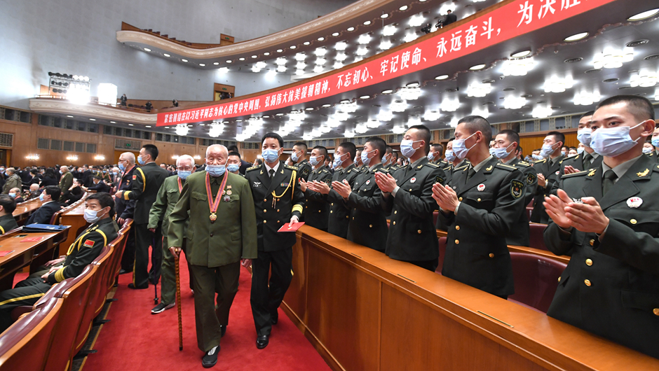 大會(huì)前，志愿軍老同志入場(chǎng)