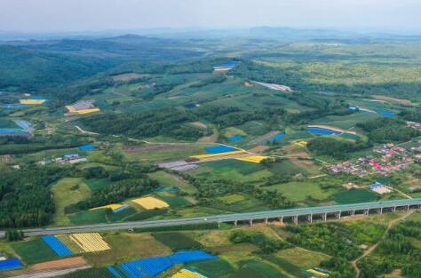長白山下生態(tài)縣：倚綠生金，以景換銀