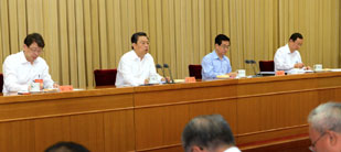 趙樂(lè)際在群眾路線(xiàn)教育實(shí)踐活動(dòng)工作會(huì)議上