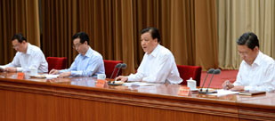 劉云山出席群眾路線(xiàn)教育實(shí)踐活動(dòng)工作會(huì)議