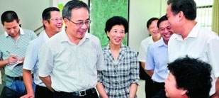 胡春華：堅(jiān)持黨的群眾路線(xiàn) 創(chuàng)新群眾工作方法