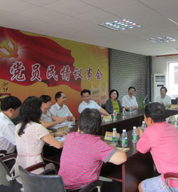 萬(wàn)慶良到荔灣區(qū)沖口街深入開(kāi)展黨的群眾路線(xiàn)教育實(shí)踐調(diào)研活動(dòng)