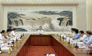 張德江主持召開十二屆全國人大常委會(huì)第五次委員長會(huì)議