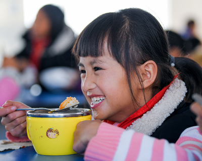 小學(xué)食堂的變化（2006年&mdash;&mdash;2019年)