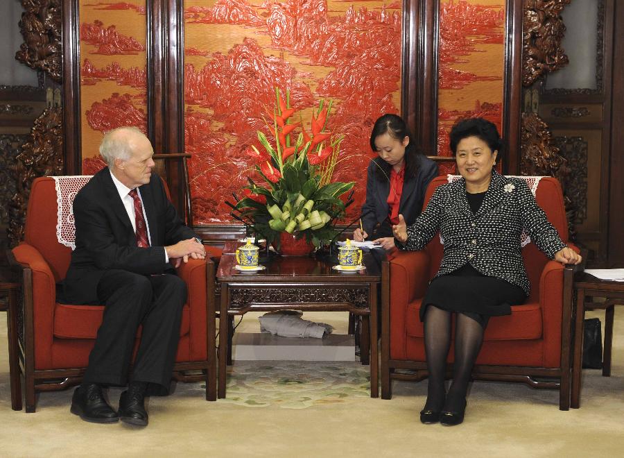 劉延?xùn)|會(huì)見美國斯坦福大學(xué)校長