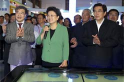 劉延?xùn)|、郭金龍參加2016年全國科技活動周活動