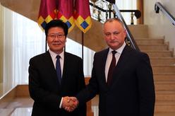 摩爾多瓦總統(tǒng)多東、總理菲利普會見張春賢