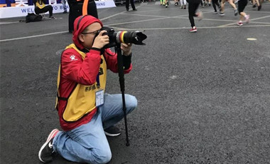 影像馬拉松③|拍馬拉松的人：一邊是理想，一邊是現實